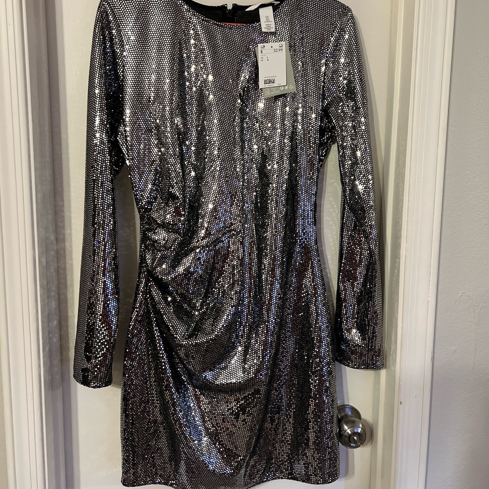 Sparkly H&M dress. Size Large, never been worn before. Still has price tag.